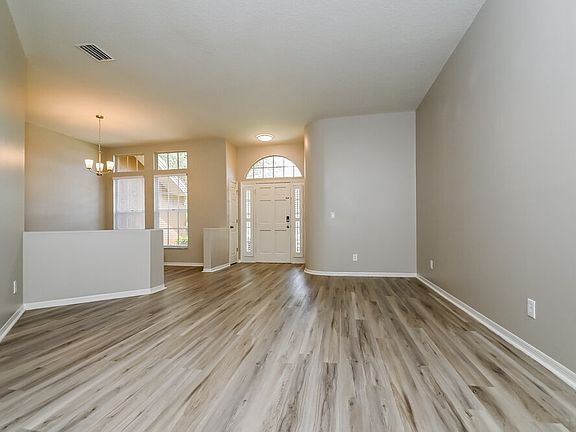 5th image of 10423 Nightengale Dr