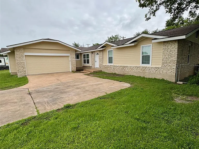1205 Ramble Creek Dr — Photo 1