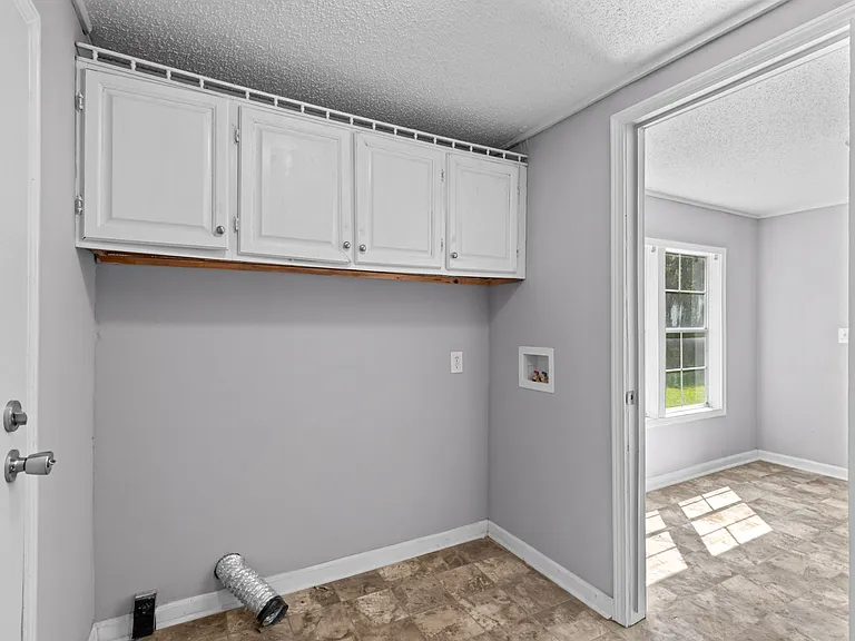 1133 Pickett Rd — Photo 18