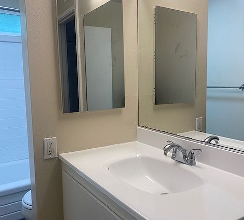 4th image of 743 El Camino Real APT 4