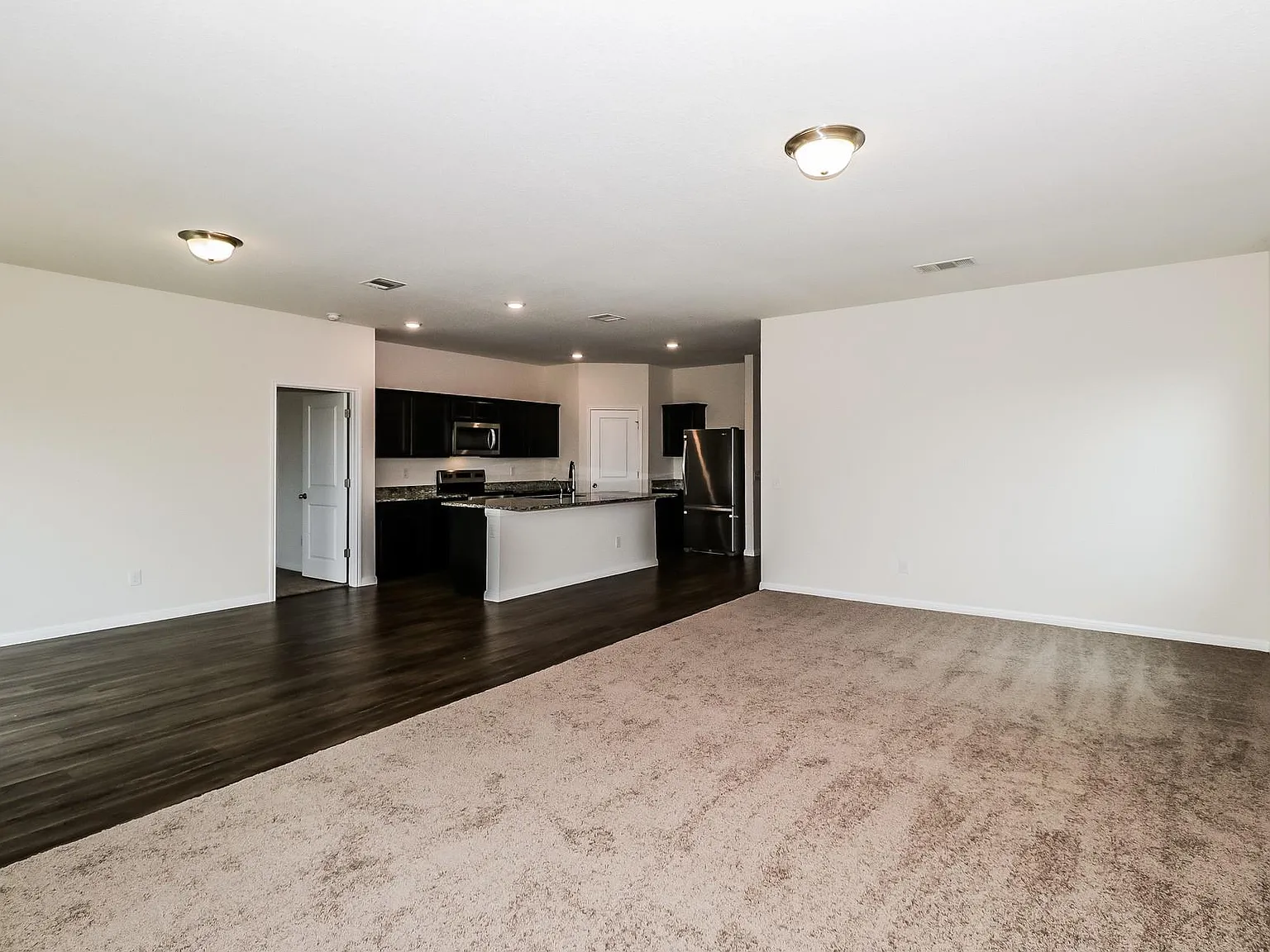 4 bed, 2.0 bath, 1827 sqft, $1,900 — Photo 4
