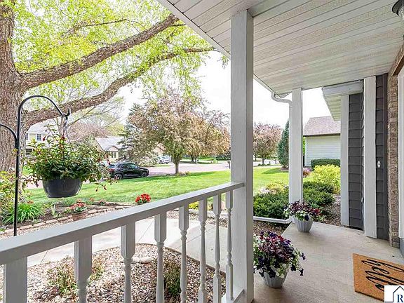 4th image of 305 Chancery Ln