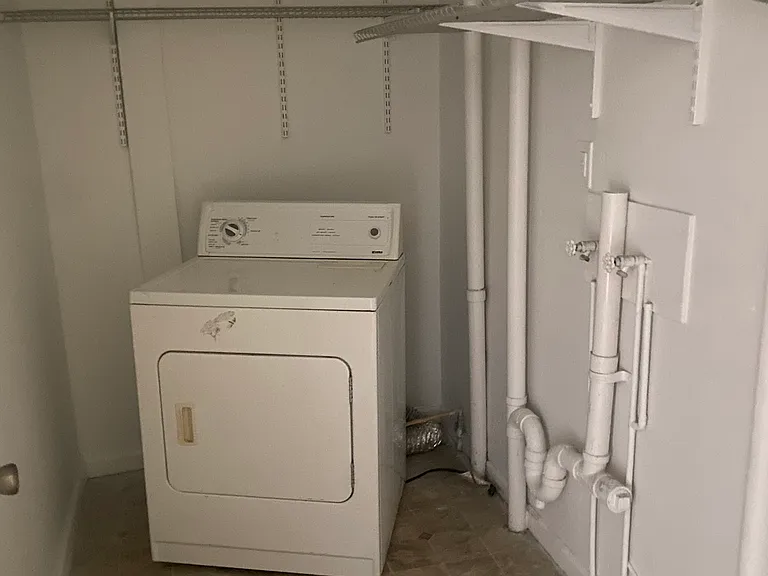 1425 S Northern Blvd — Photo 12