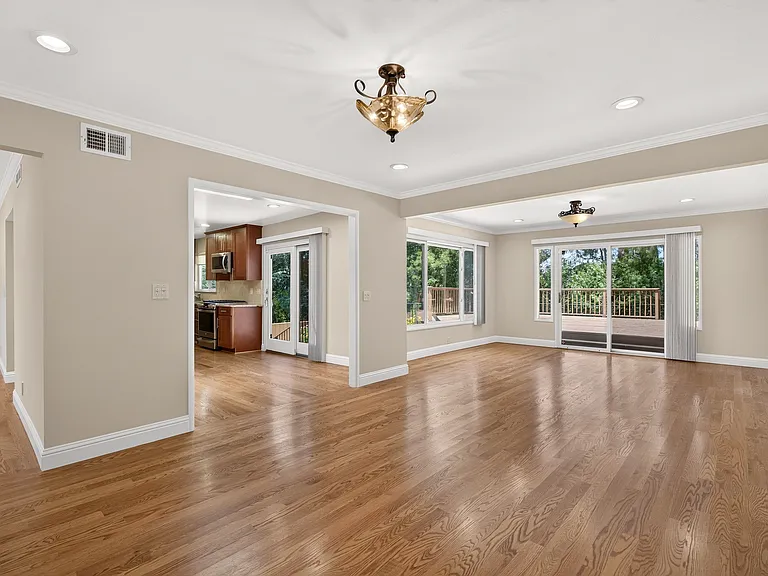 25 Bates Blvd — Photo 14