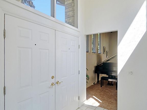 5th image of 5426 Woodridge Dr