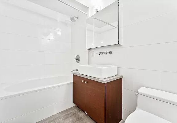 5th image of 273 Manhattan Ave APT 2D