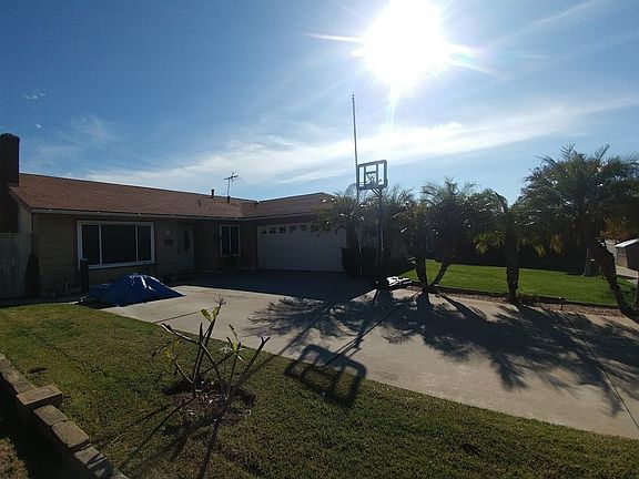 2nd image of 1513 S Cypress Ave
