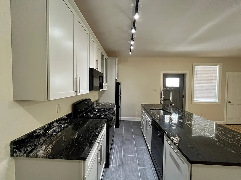 4924 Centre Ave — Photo 27