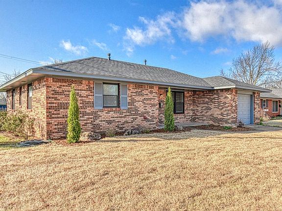 2nd image of 208 Mimosa Dr