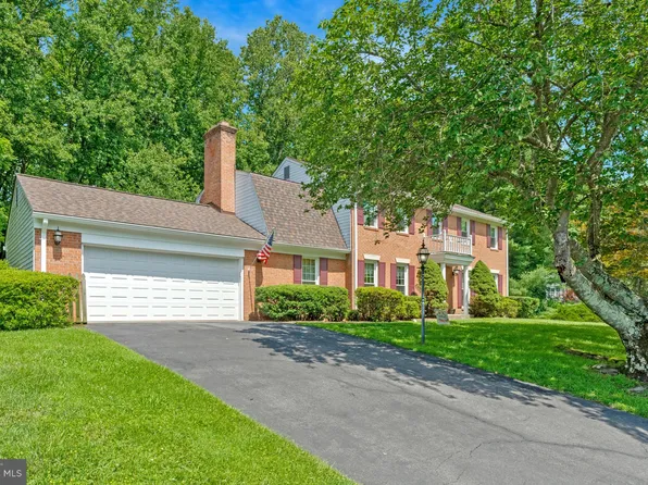 1202 Forestville Dr, Great Falls, VA 22066