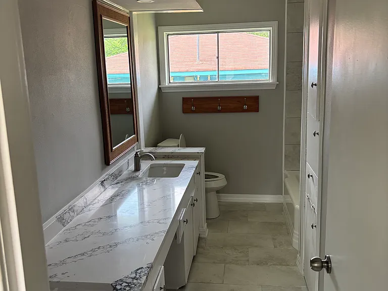 749 Livingston Ave — Photo 4