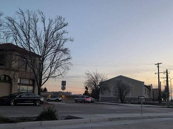 4th image of 814 Henry St