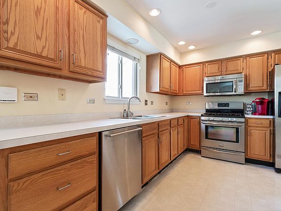 4th image of 2155 Schumacher Dr