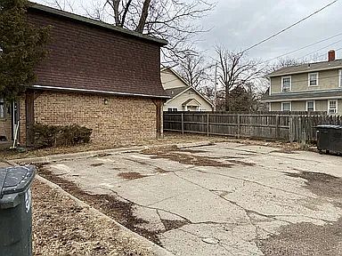 2nd image of 1011 Vattier St #3