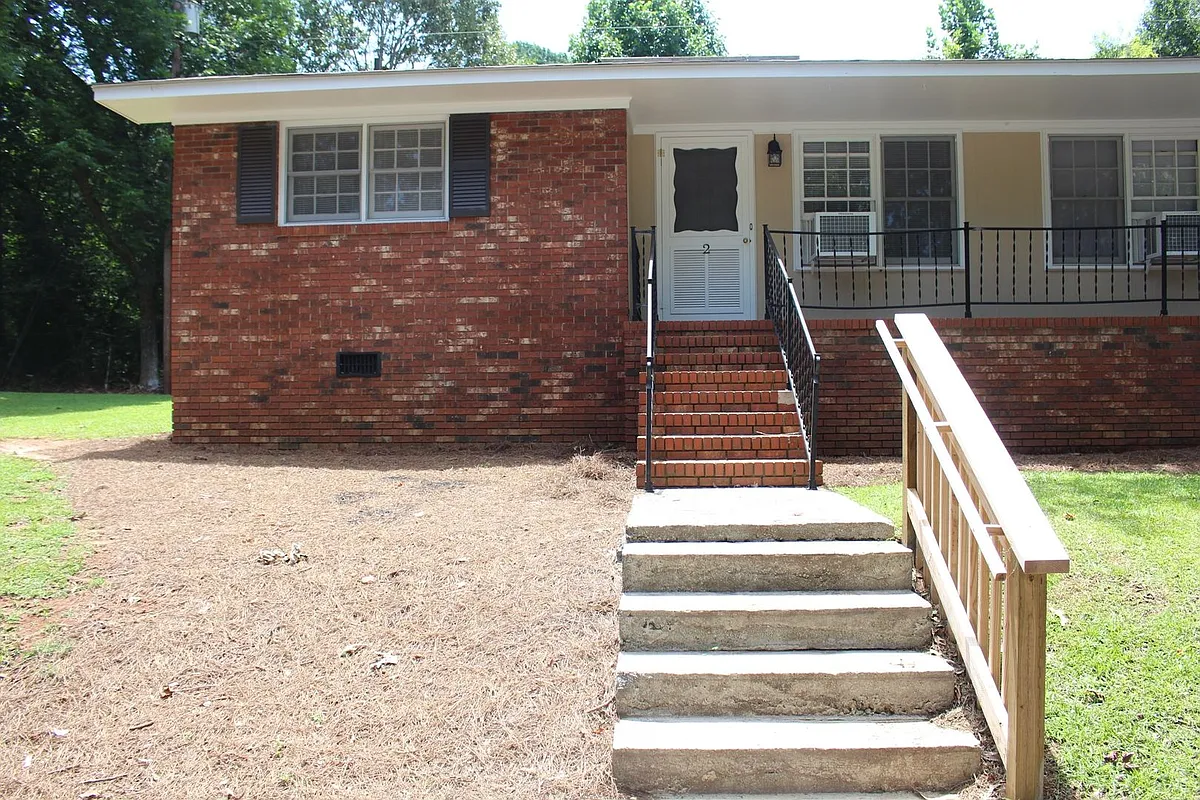 Building Photo - 210 Cochran Rd