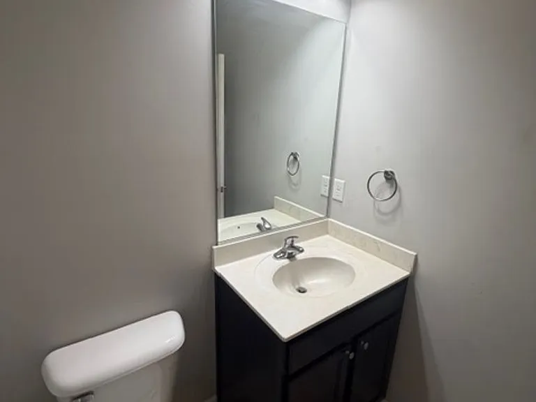 1609 Apsley Ct — Photo 15