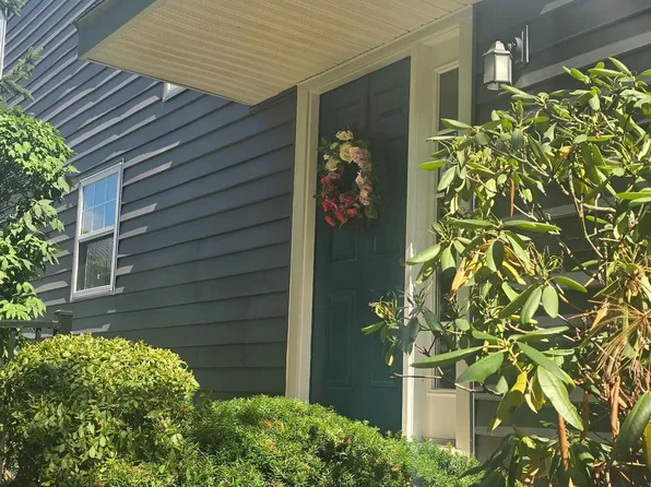 109 Driftwood Ln, Downingtown, PA 19335