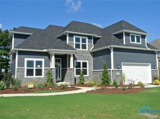 2998 Woods Edge Rd, Perrysburg, OH 43551