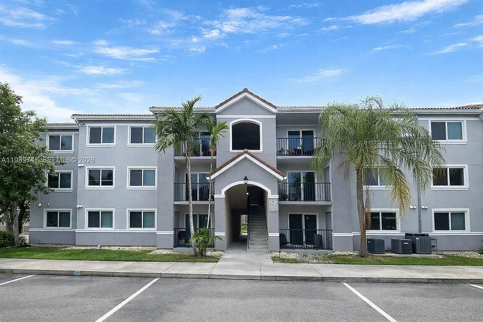 Vista Trace 3 Condo — Photo 1