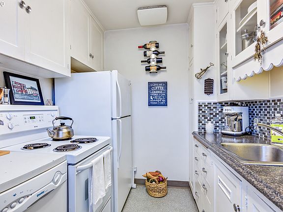 5th image of 312 E 12th St Unit 312