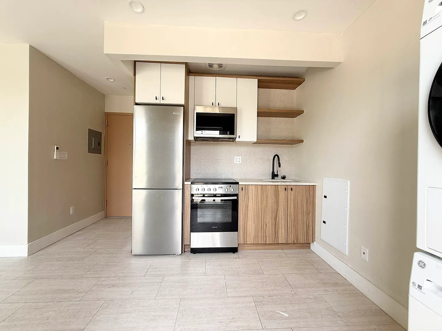 1556 New York Avenue — Photo 3