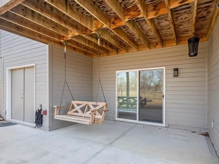 2602 Fountain Cir — Photo 35