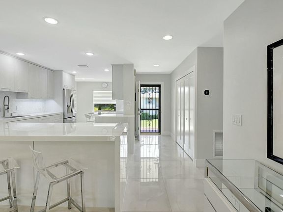5th image of 32 Westgate Lane #D