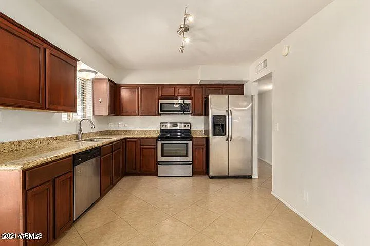 1518 W 5th Pl — Photo 13