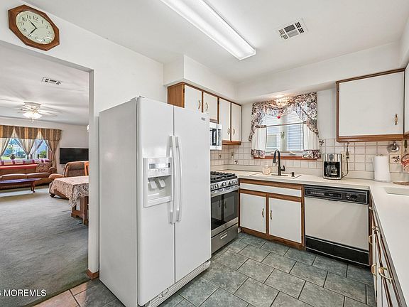 5th image of 204 Pulaski Boulevard