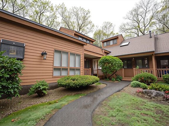 2nd image of 4 Clement Ct #4