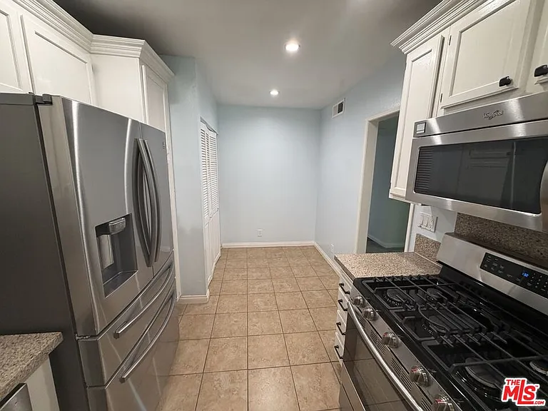 14315 Riverside Dr #210 — Photo 6