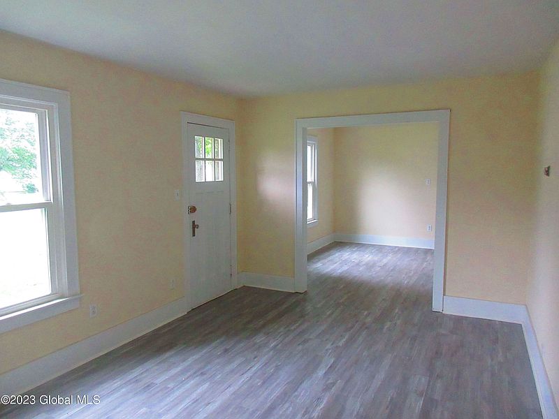 5th image of 297 Fort Edward Road