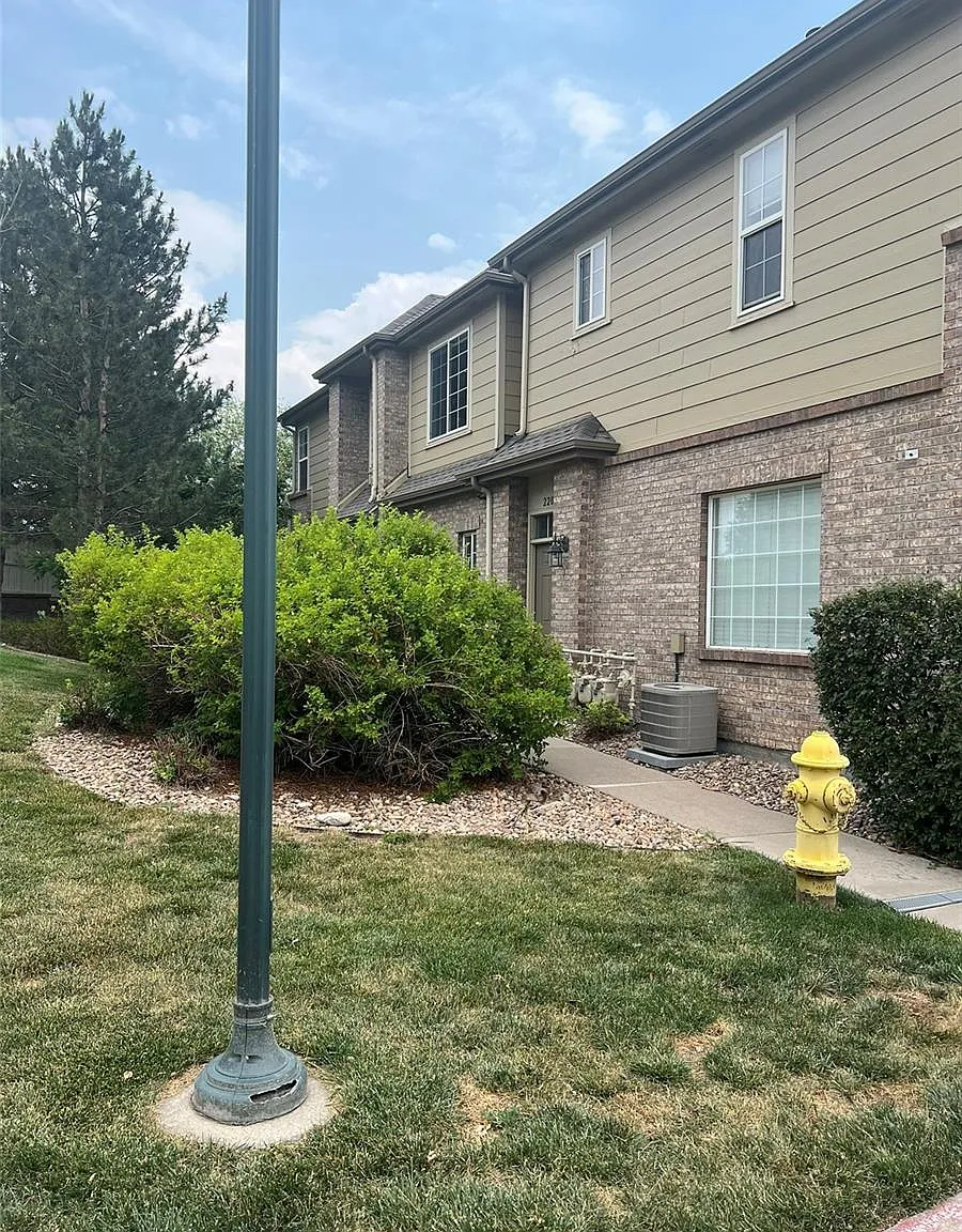 2 bed, 2.0 bath, 951 sqft, $1,795 — Photo 1