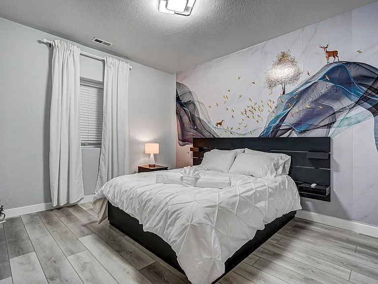 Downstairs bedroom 3 offers a queen sized bed!