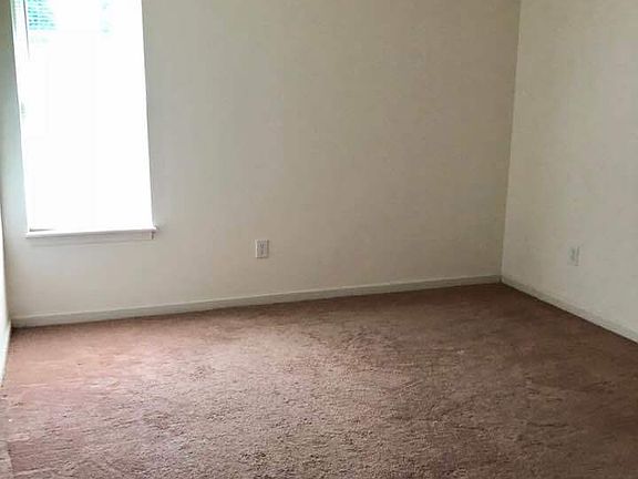 3rd image of 108 Pine Ridge Ln