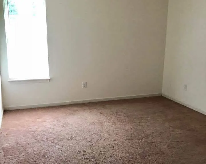 108 Pine Ridge Ln — Photo 3