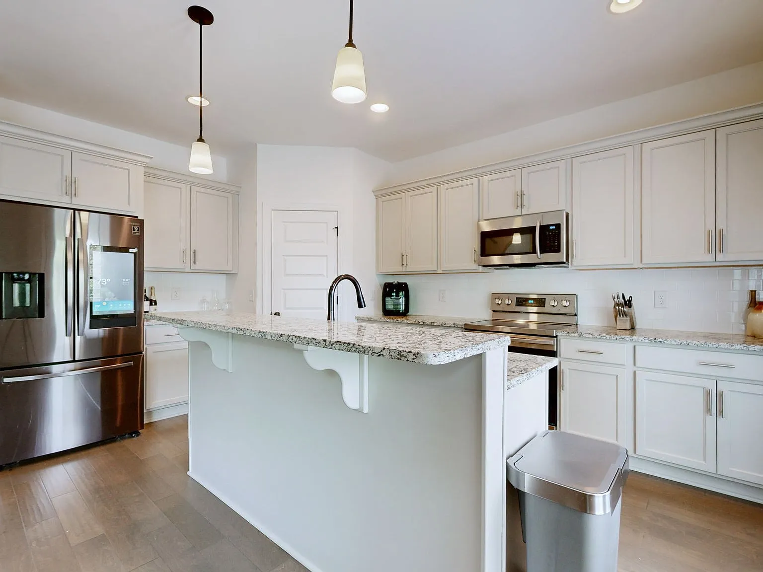 3 bed, 2.5 bath, 1698 sqft, $2,700 — Photo 4