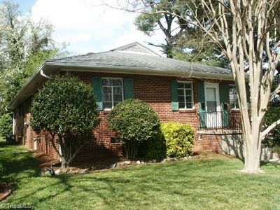 1500 W Market St, Greensboro, NC, 27403