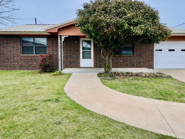 33 W Burnett St, Clayton, OK 74536