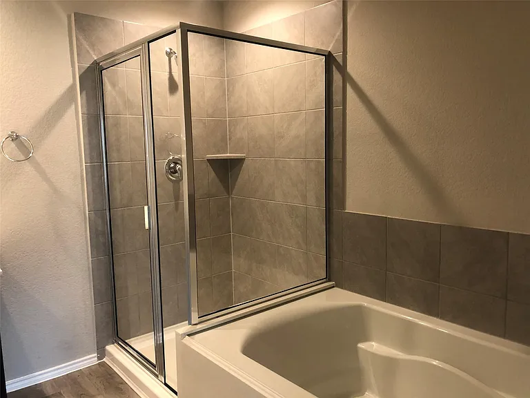 1810 Gibbons Creek Dr — Photo 13