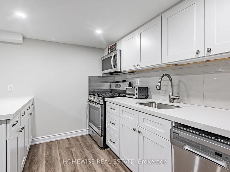 68 Fairleigh Cres #LOWER — Photo 6