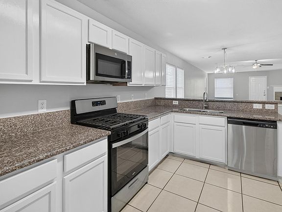 4th image of 639 Regal Hollow Ln