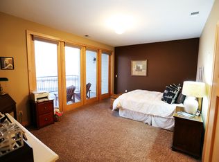 6100 Kings View Dr, Grand Forks, ND 58201