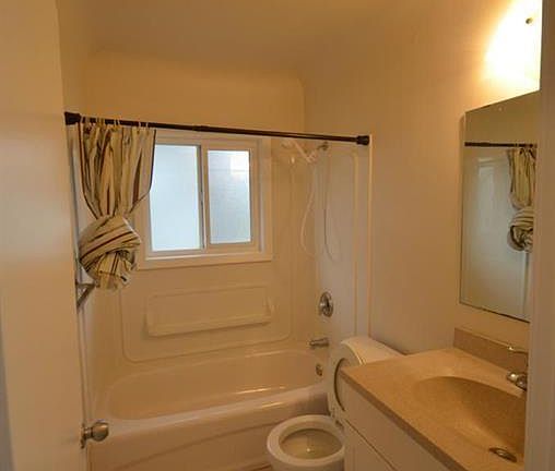 4th image of 452 Craigflower Rd #450