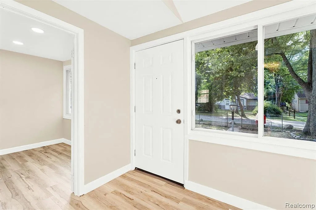 3 bed, 1.5 bath, 1300 sqft, $1,800 — Photo 4