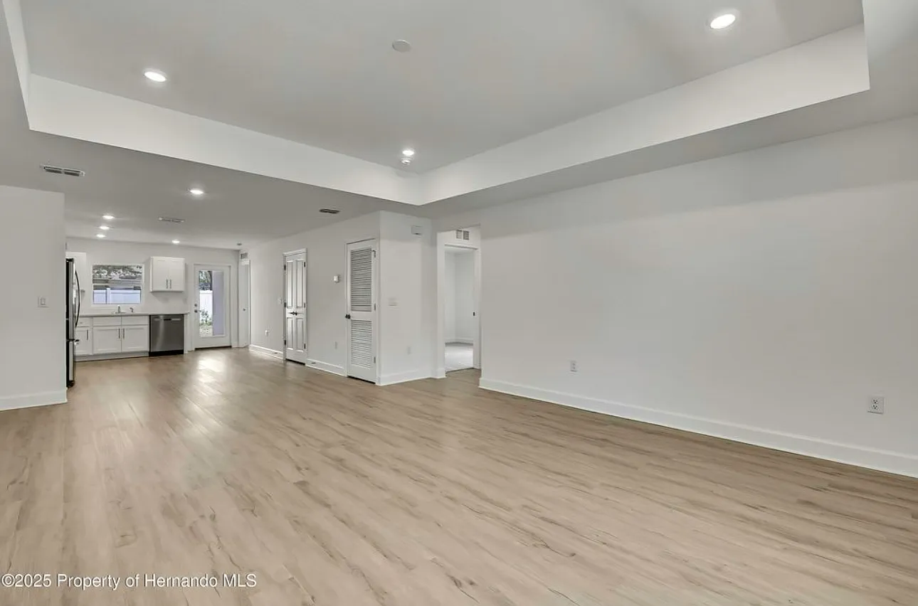 3 bed, 1304 sqft, $1,950 — Photo 4