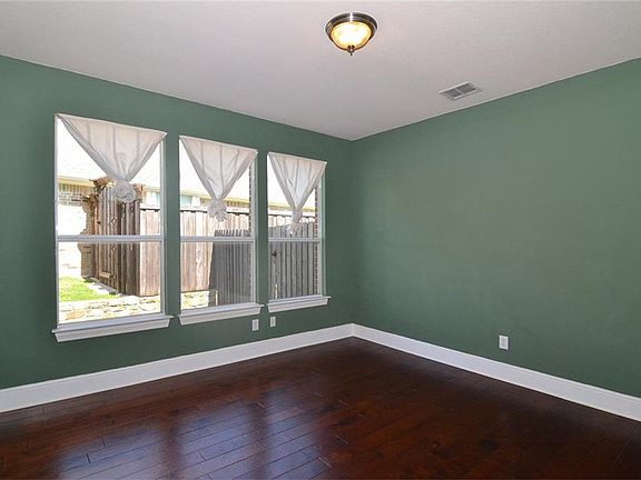 5th image of 240 Chapel Hill Dr