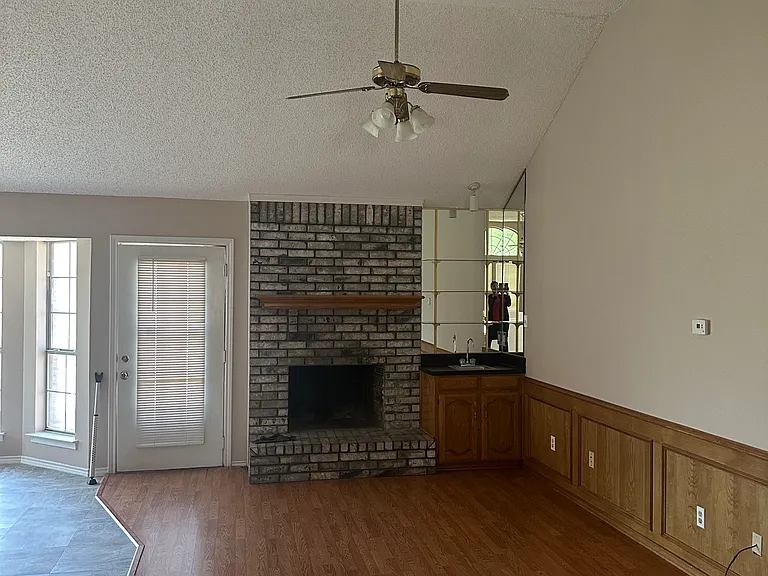 1441 Warwick Dr — Photo 24