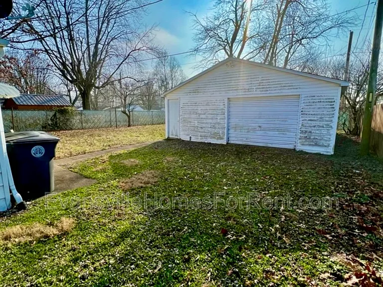 1525 Waggoner Ave — Photo 10