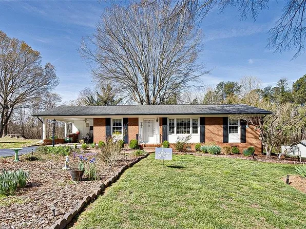 1122 Richardson St, Ramseur, NC 27316